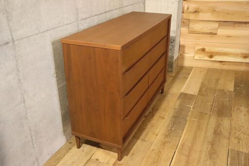 KEYUCA(ケユカ)で取り扱われていたビネン 4段ワイドチェストです。シンプルなデザインとナチュラルで暖かな色合いが魅力の北欧スタイ