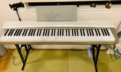 電子ピアノ　スタンド、楽譜建付き　CASIO px 130