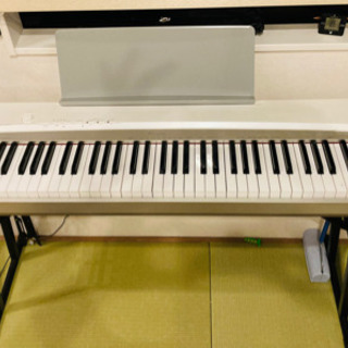 電子ピアノ　スタンド、楽譜建付き　CASIO px 130