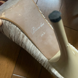 ②ヒールパンプスの画像