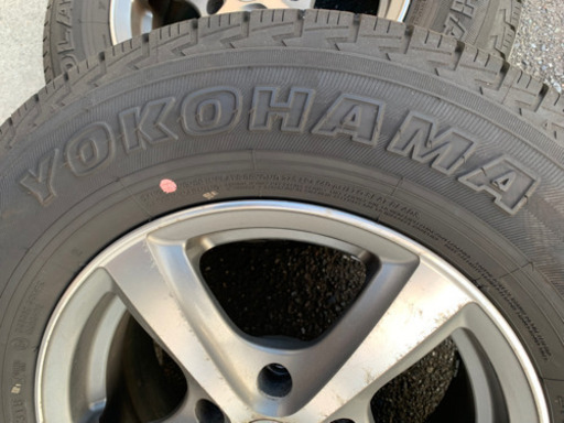 ヨコハマタイヤ　215/70R15 98H