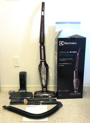 ★お値下げ/新品コードレススティッククリーナーElectrolux