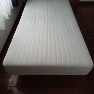 シングルベッドとセミダブルベッドの画像