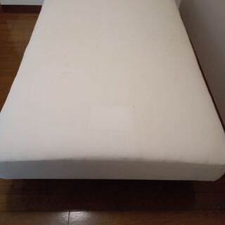 シングルベッドとセミダブルベッドの画像