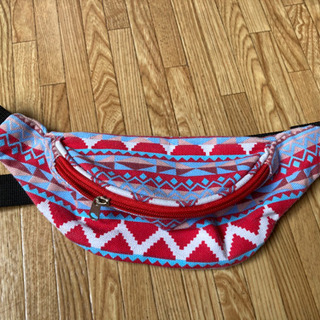 ウエストポーチ