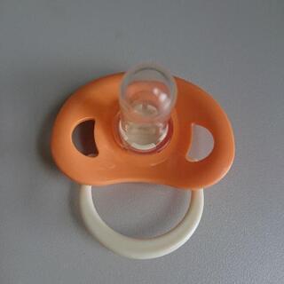 中古 おしゃぶり ピジョン Pigeon ディズニーベビー ミッキーマウス オレンジの画像