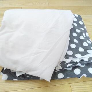 掛布団カバー(水玉、IKEA)＆敷布団カバー(ベージュ、ニトリ)