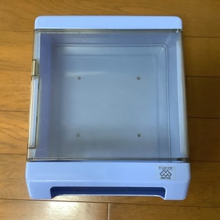 青いハンドタオルの収納ケース