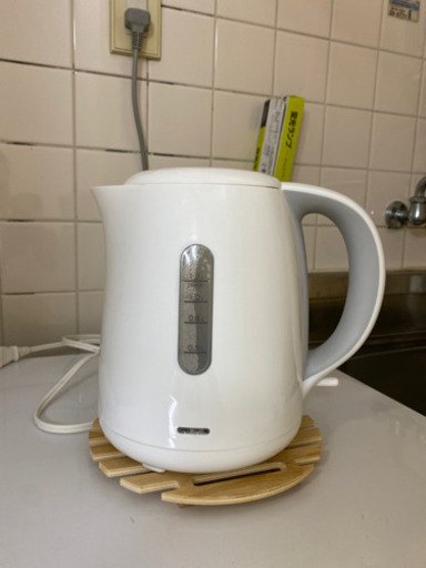 【激安中古品】電気ケトル  ホワイト ニトリ製(SN-3228WH)