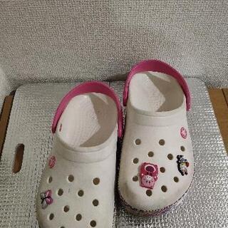 女の子用クロックスの画像