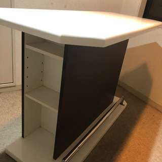 バーカウンター&オシャレなハイチェア2脚セットの画像