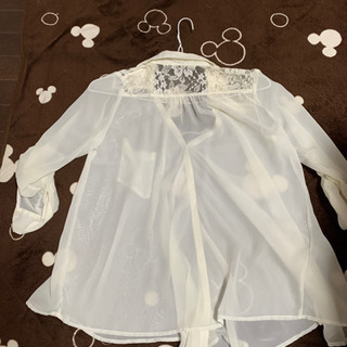 白　シースルーブラウス　の画像