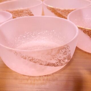お取引決まりました☆引き取り限定☆　すりガラス小鉢5個　うすいピンク+金箔の画像