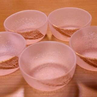 お取引決まりました☆引き取り限定☆　すりガラス小鉢5個　うすいピンク+金箔の画像