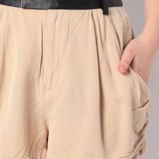 新品未使用　THE EMPORIUM　ウエスト合成皮革コクーンショートパンツ　ベージュの画像