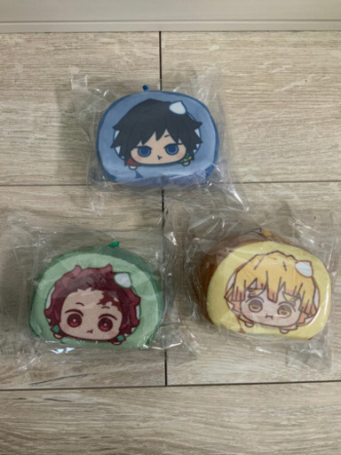 【新品】鬼滅の刃　ロールケーキ型キーホルダー　3個セット