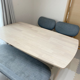 ニトリダイニングテーブルの画像
