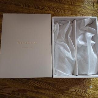 ワイングラス２つ