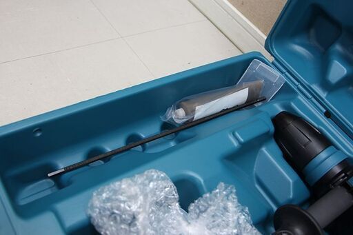未使用品 makita マキタ 40mm 40Vmax 充電式 ハンマドリル 4.0Ahバッテリ×2付 HR005GRMX (D409