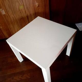 IKEAのテーブルです。