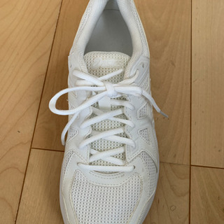 asicsの白いシューズ(27cm)の画像