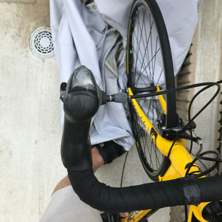 受付終了　キャノンデール(cannondale)CAAD8 本体＋空気入れ＋スタンドの画像