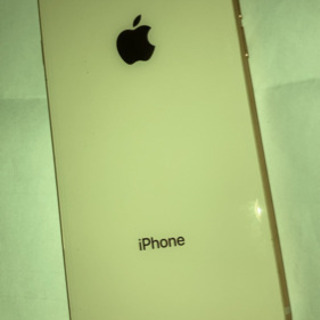 au iPhone 8 64GB バッテリー交換済　買取より値下...