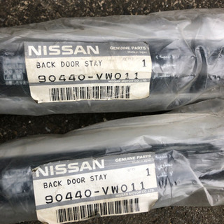 日産純正　リアゲートショック 左右セット 