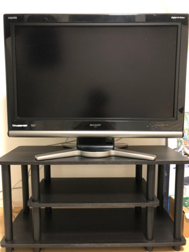 32型テレビ　リモコン付き　テレビ台も付けられます