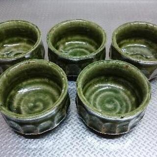 おしゃれな徳利とお猪口の画像
