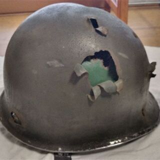 米軍？スチールヘルメット（射撃の標的で穴だらけ）の画像
