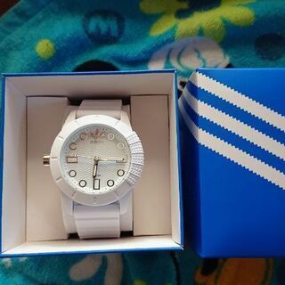 adidas 腕時計の画像