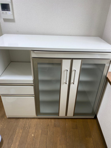 1ヶ月のみ使用　極美品食器棚