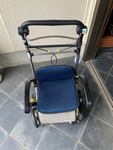 老人歩行車【比較的綺麗です】