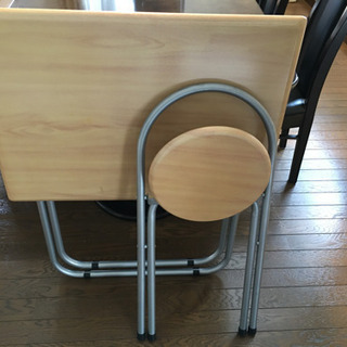 折り畳み椅子と机のセット