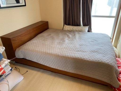 クイーンサイズベッド(フレームのみ)