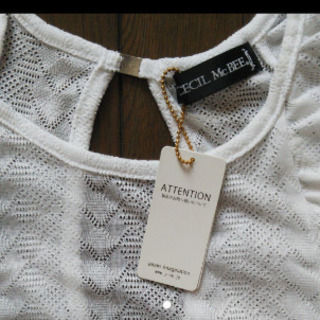 タグ付きセシルマクビートップス白!!の画像