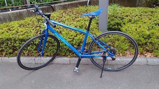 超軽量　9.4kgのクロスバイク　　オシャレで希少なホワイトサドルは新品　KhodaaBloomコーダブルームクロスバイク　シマノ製27段変速