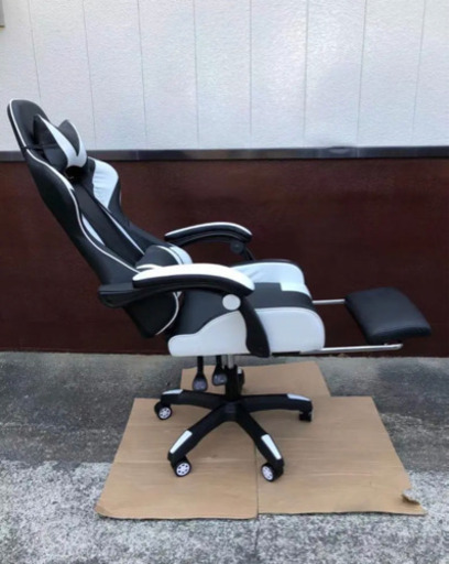 新品】 ★快適★ゲーミングチェア　　段階無制限リクライニング