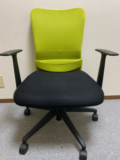 オフィスチェア　肘掛付き