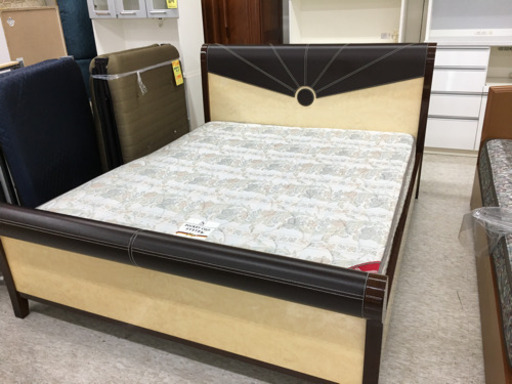 クイーンベッド　イタリア製　ゴージャス！