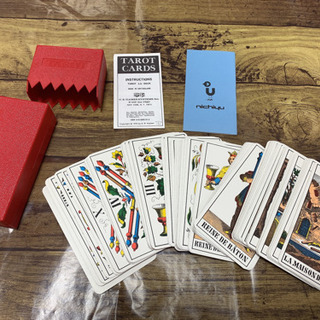 ケース付きタロット占いのカードの画像