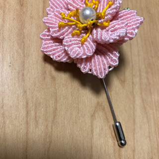 マクラメ花ブローチ