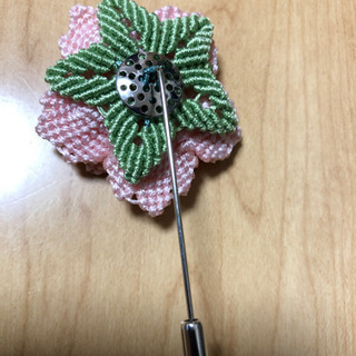 マクラメ花ブローチの画像