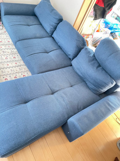 ソファーを3000円で譲ります