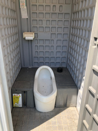 仮設トイレ