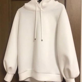 パーカー　白