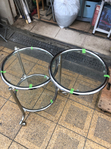 応接テーブル　円　ガラス　お洒落