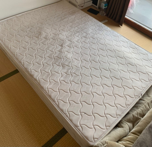 26日の朝引き取りなら無料！　ダブルベッドマットレス