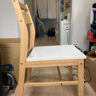 シンプルでおしゃれなニトリのダイニングチェアの画像
